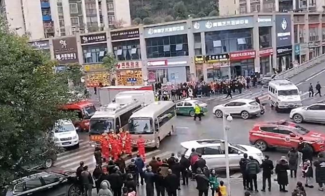 重庆辟谣一步行街突发爆炸事件，真相揭秘与反思_细化落实