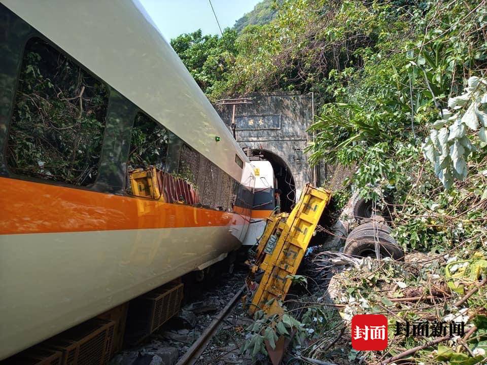 列车遭遇吊臂砸中事件，乘客发声与后续关注