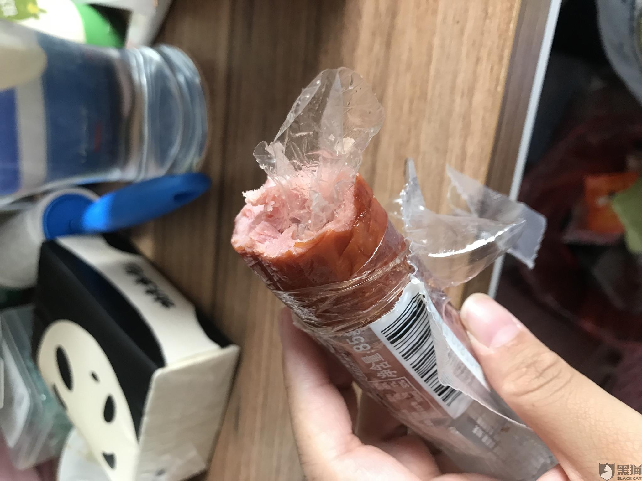 烤肠里吃出塑料袋，该如何应对？