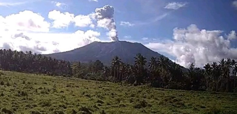 印尼伊布火山喷发，自然力量的震撼与应对之道