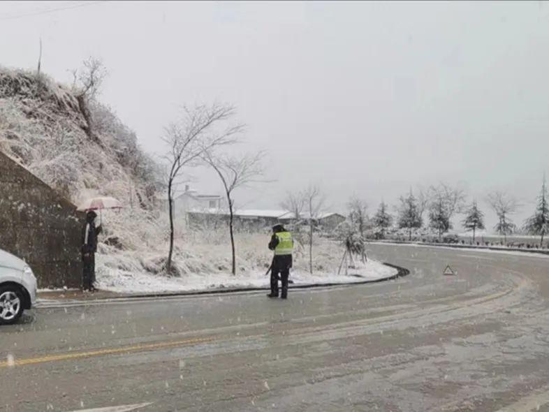 云南迎25年首场降雪，瑞雪兆丰年