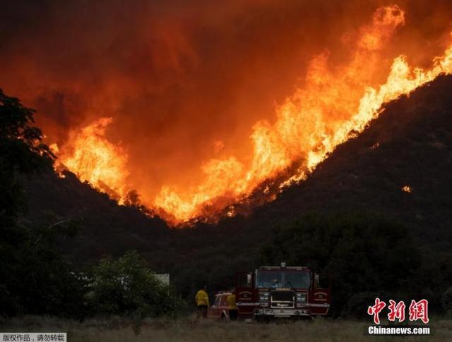 中国网友关于山火问题提问，美国消防员谈管理差异