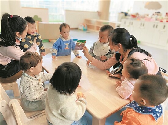 支持有条件的幼儿园招收2至3岁幼儿的策略与意义