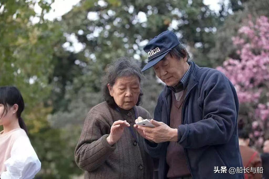 大妈将攒了十几年的金饰变现80多万