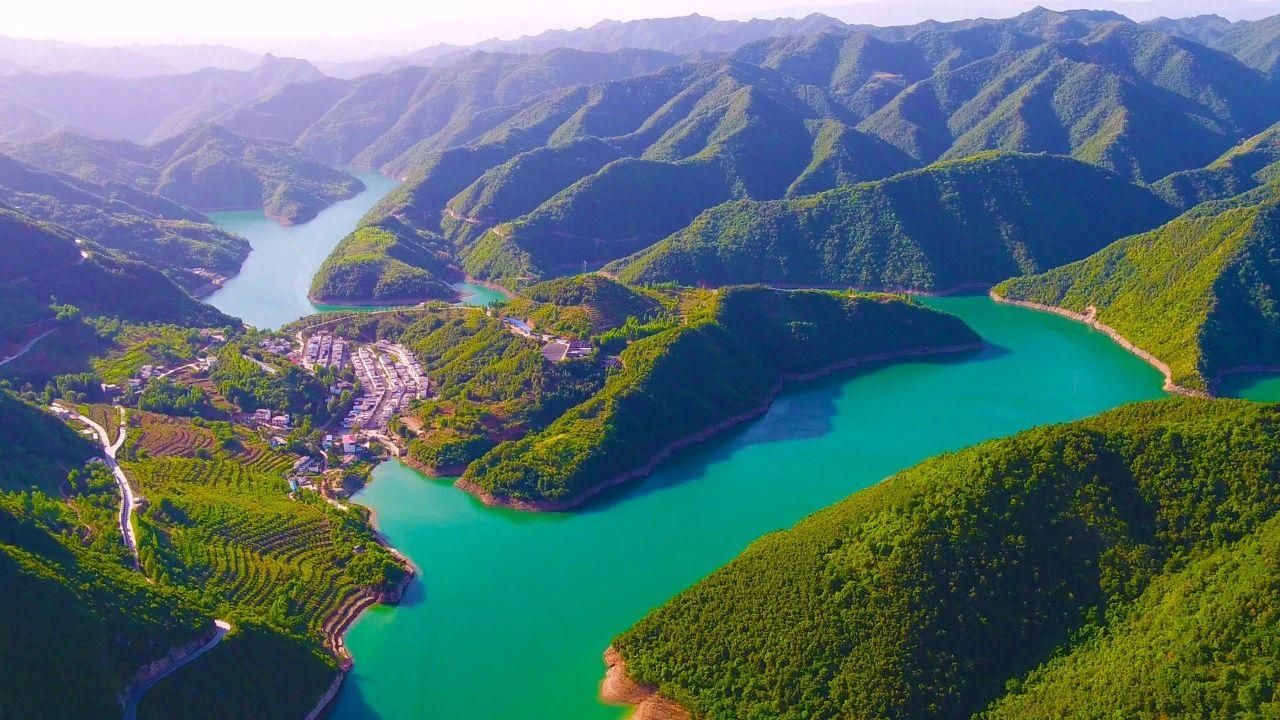 关于绿水青山间