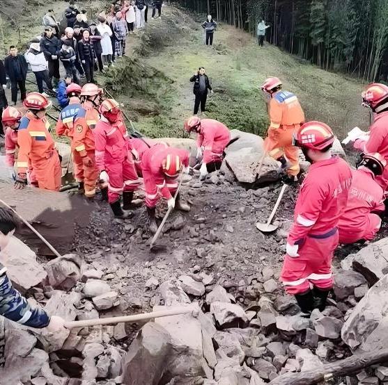 四川山体滑坡悲剧致十死十九失联，背后真相与防范之策揭秘！