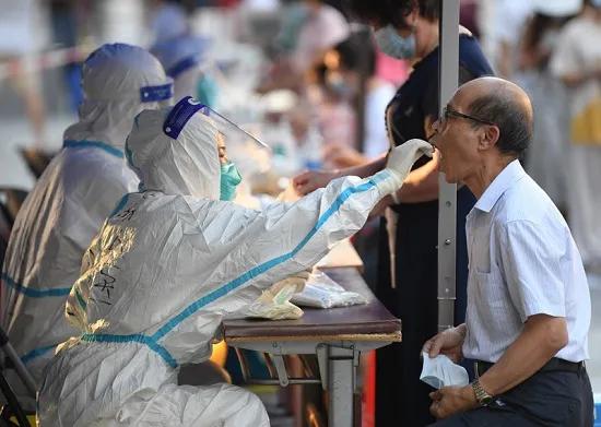 香港公务员薪酬冻结背后的深度解读