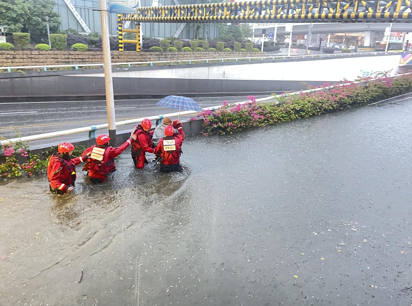 广西惊现极端天气预警，雷暴大风与冰雹双重袭击，局部地区或将遭遇罕见灾害！